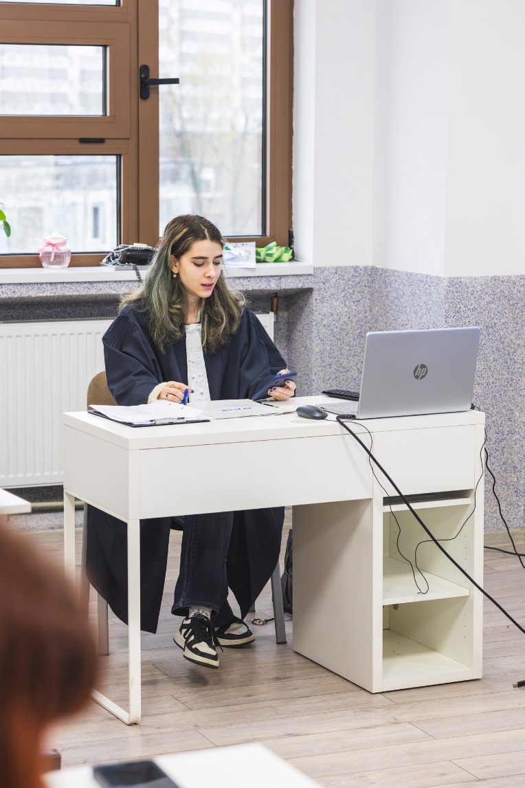 Imagine Educație prin activități practice – proces penal simulat realizat cu elevi de la Liceul Româno-Finlandez din București